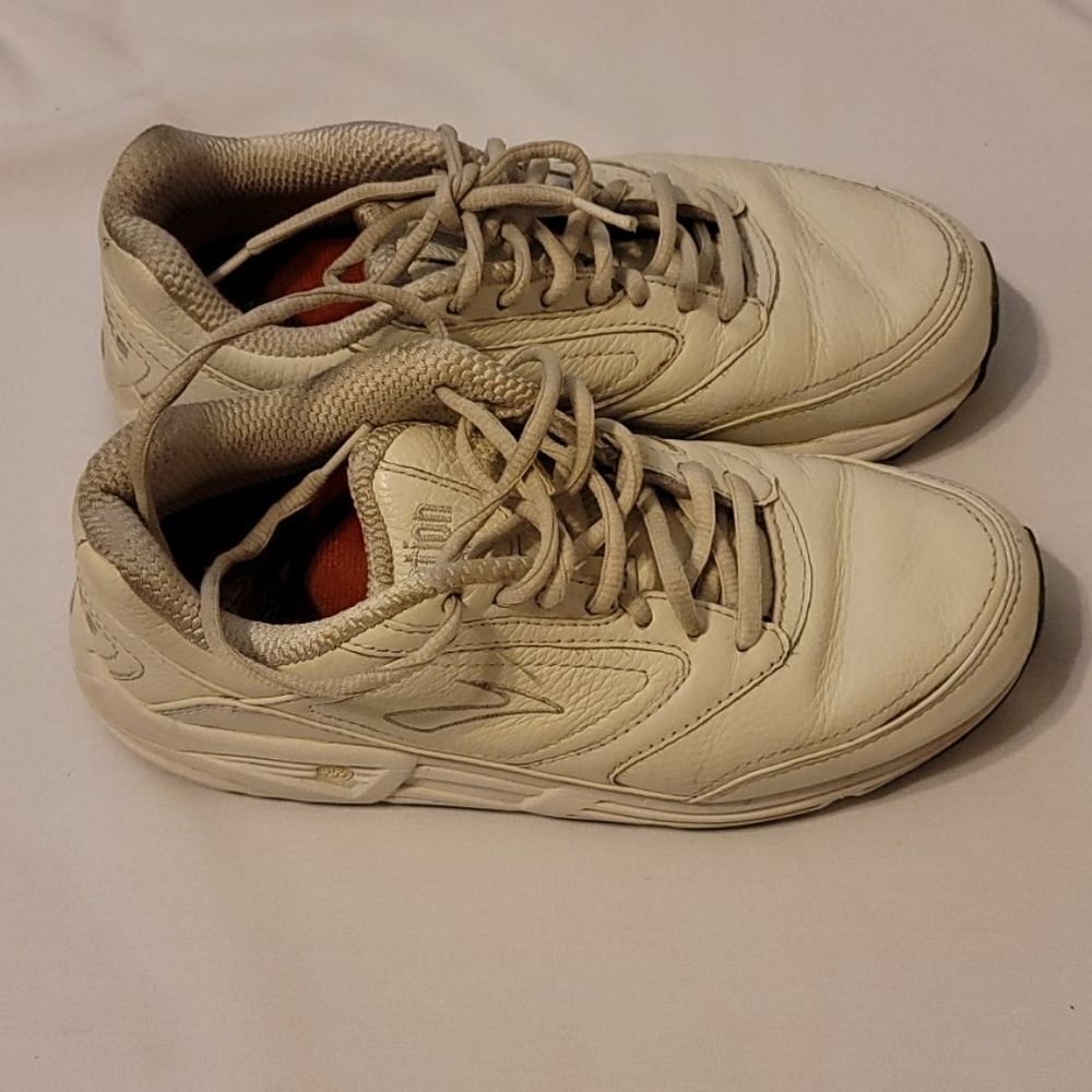 Brooks addiction walker shoes size 9